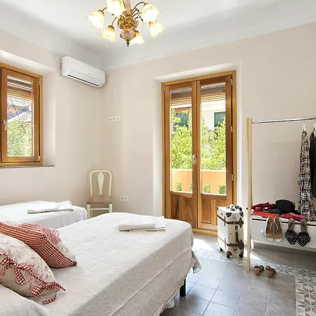 Bright & Elegant Centre 3 Bedroom Apartment Granada
