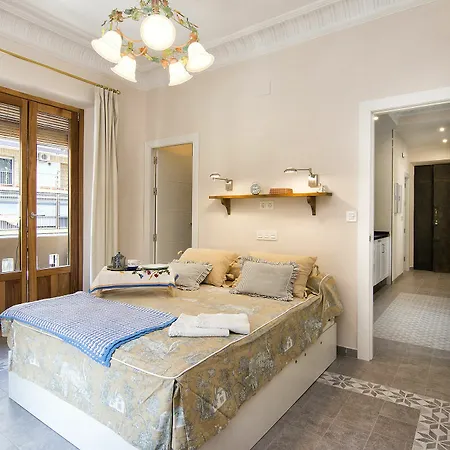 Bright & Elegant Centre 3 Bedroom Apartment *