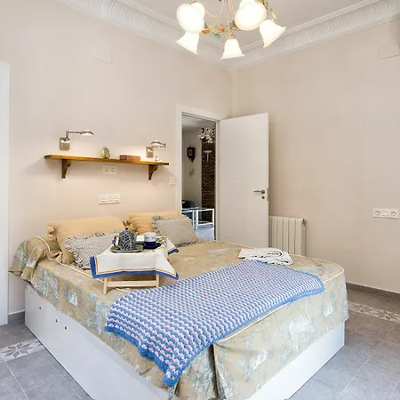 Bright & Elegant Centre 3 Bedroom Apartment Granada