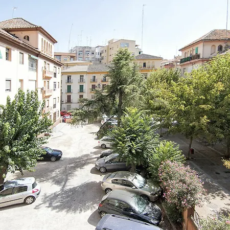 Bright & Elegant Centre 3 Bedroom Apartment