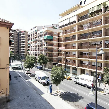 Bright & Elegant Centre 3 Bedroom *
